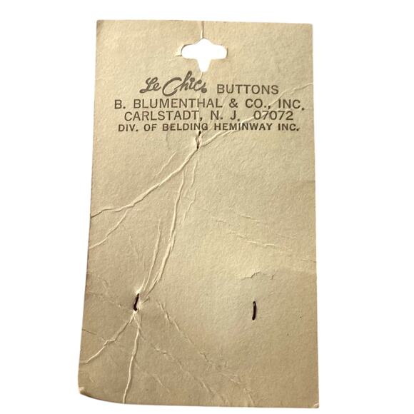 Le Chic Four Center Hole Button 2424 Round Plastic Raised Outer Lip Blue Marbled - Picture 4 of 6